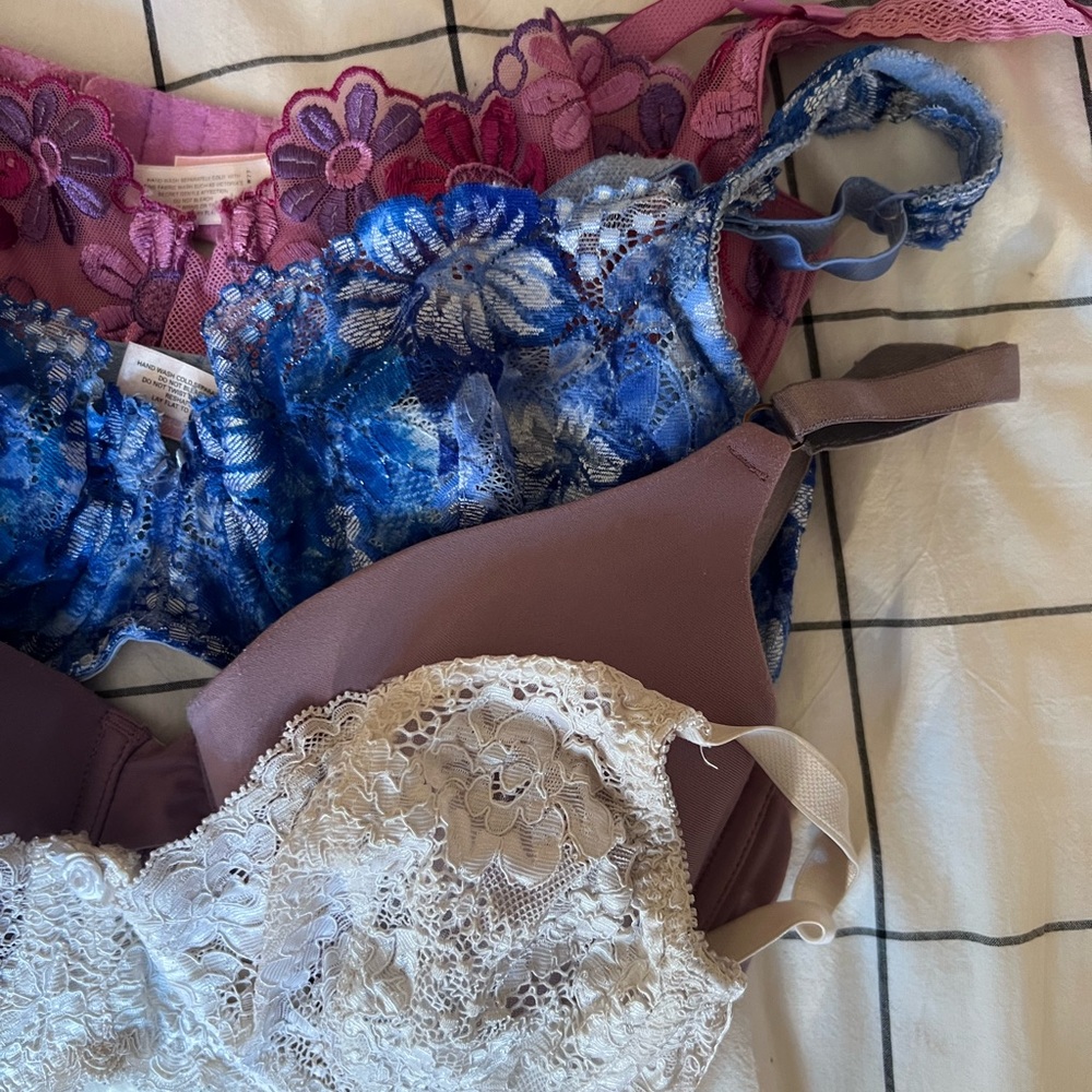 VICTORIA SECRET BRAS
